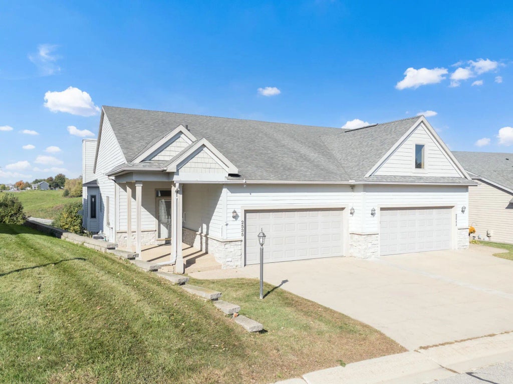 2535 Superior Lane Nw, Rochester