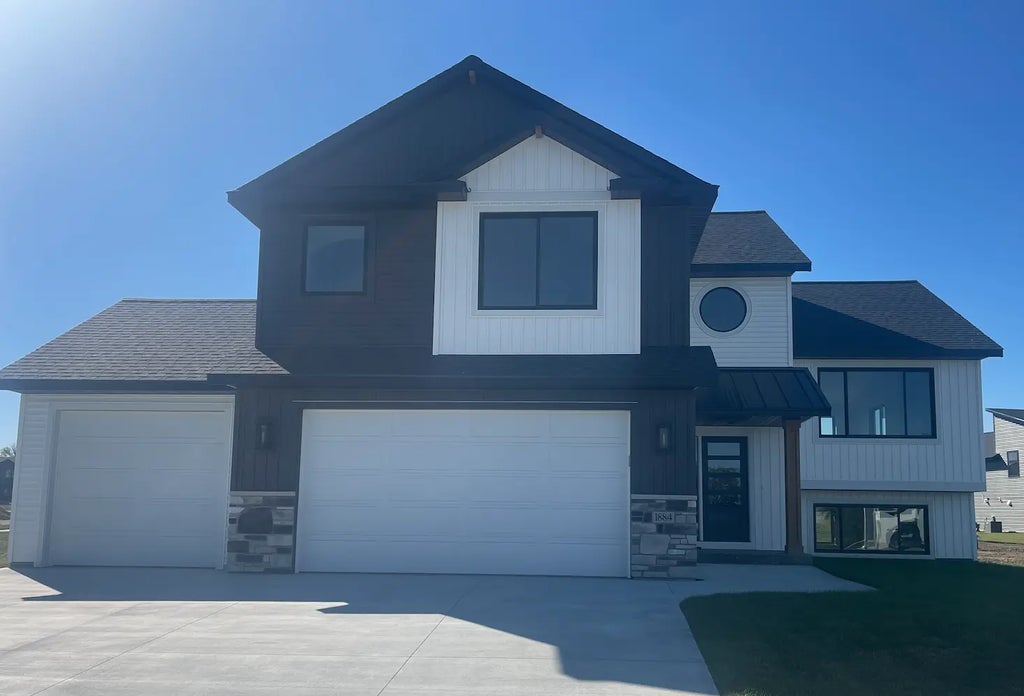 1884 Ashley Drive Ne, Byron