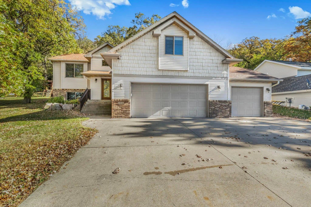 1914 N Benton Drive, Sauk Rapids