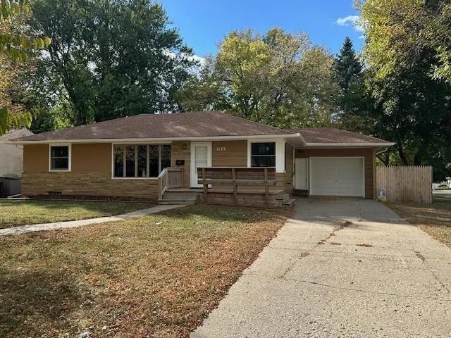 1123 Elmhurst Avenue, Luverne