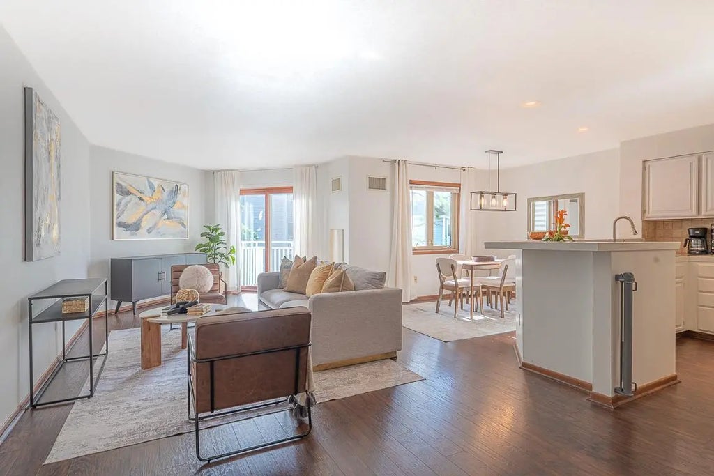 1372 Carling Drive 208, Saint Paul