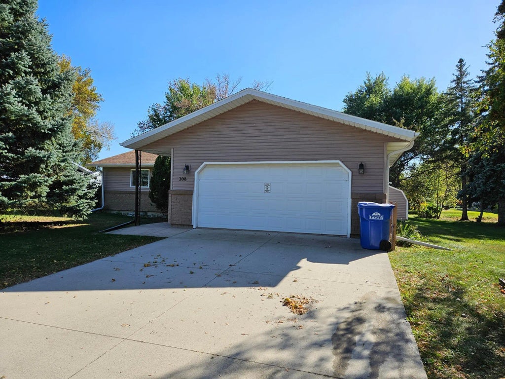 108 32nd Avenue N, Fargo