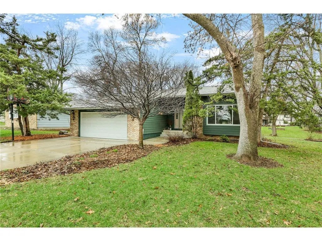 110102 Arboretum Way, Chaska