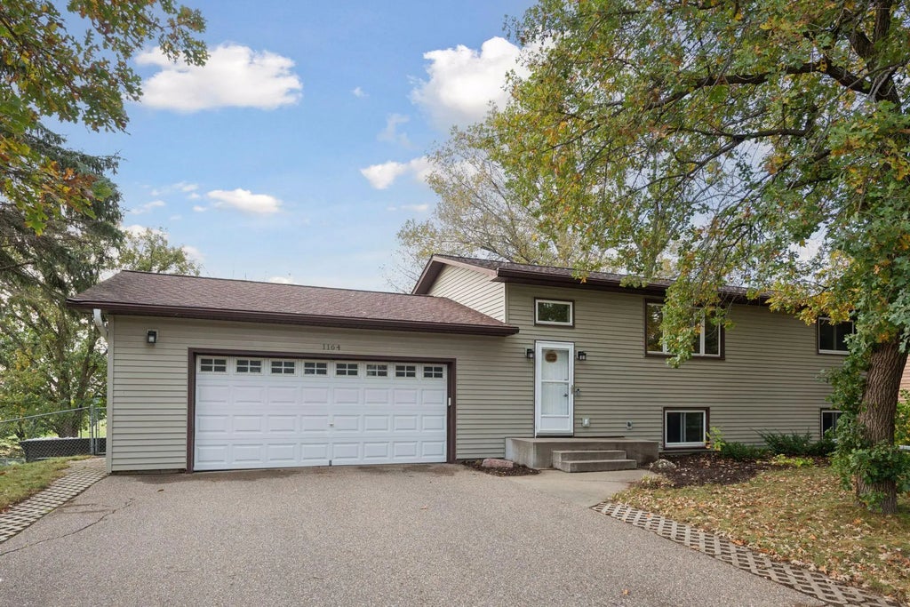 1164 Merrifield Court, Shakopee