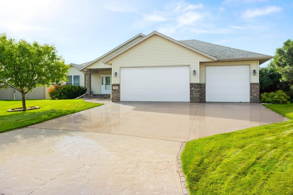 705 43 1/2 Avenue S, Moorhead