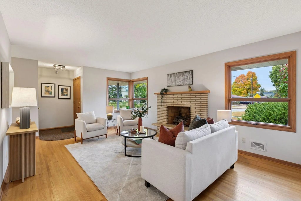 3957 Lake Curve Drive N, Robbinsdale