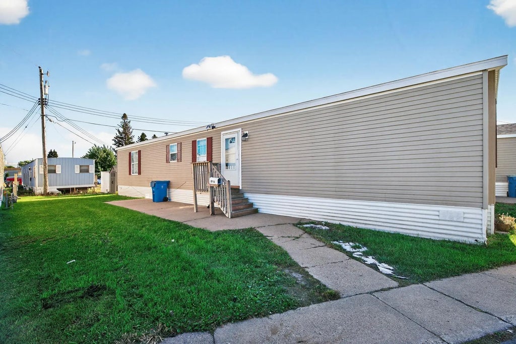 1010 Ne North Circle Ne, Fridley