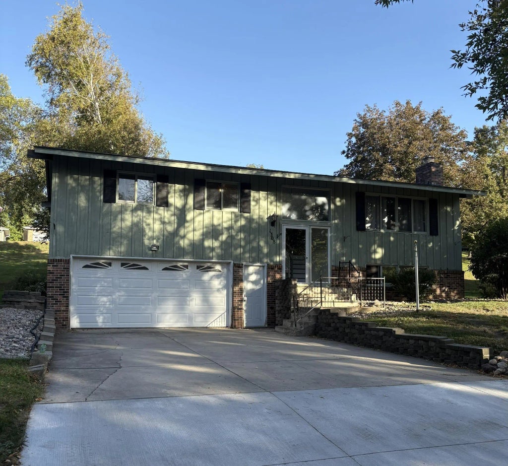 1308 Oak Drive, Montevideo