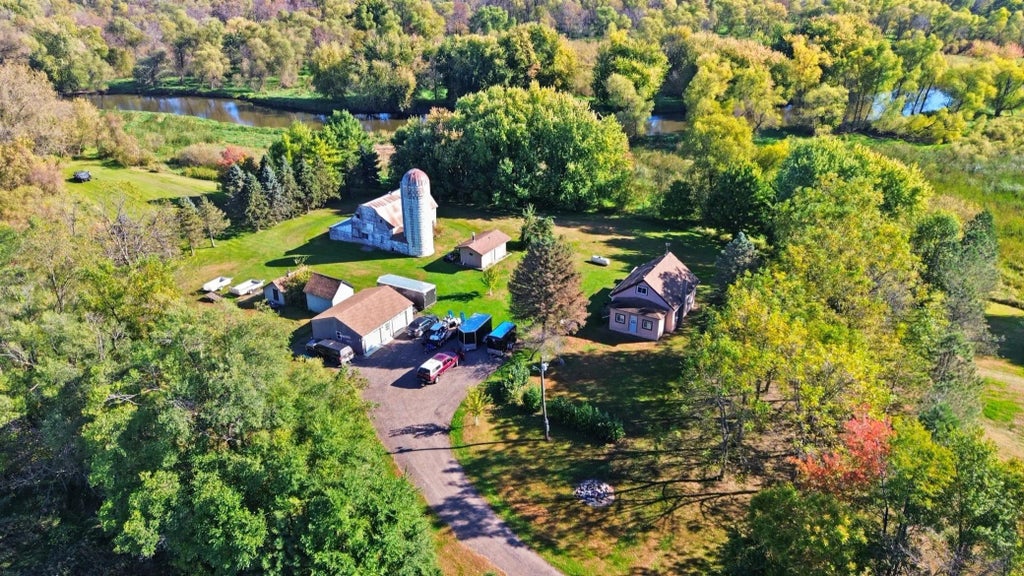 4250 35th Street Sw, Waverly