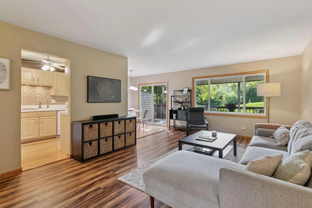 146 River Woods Lane, Burnsville