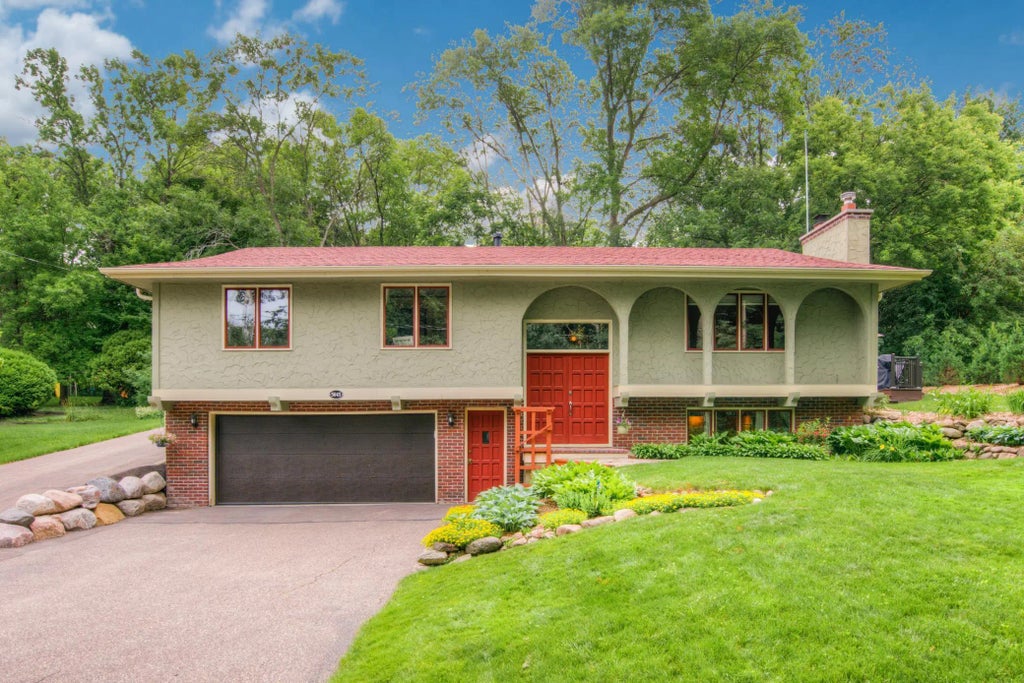 5645 Grant Lorenz Road, Shorewood