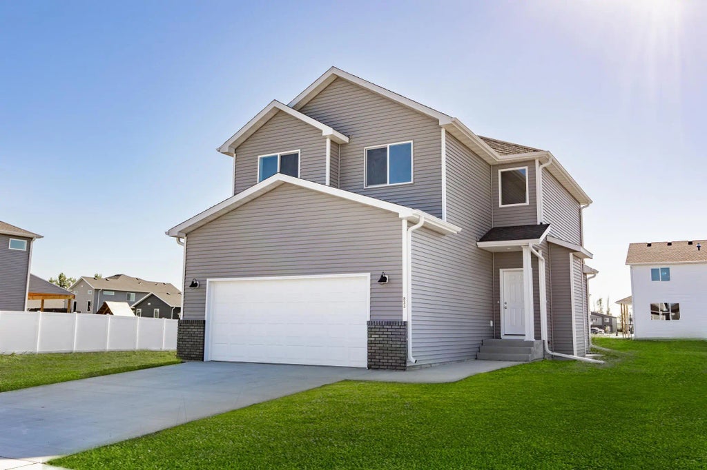 833 60th Avenue W, West Fargo