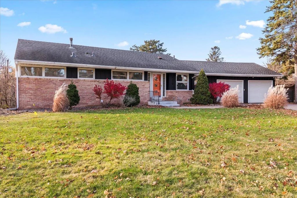 5528 Merritt Circle, Edina