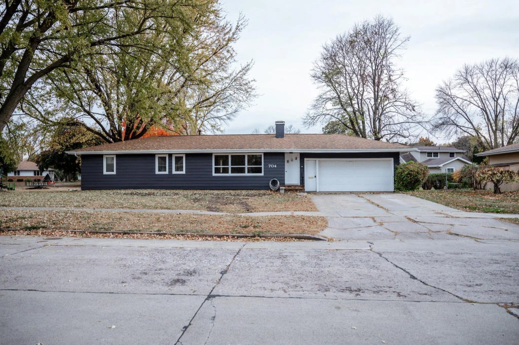 704 Washington Avenue, Fairmont