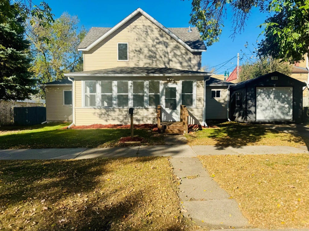 208 2nd Street Se, Little Falls