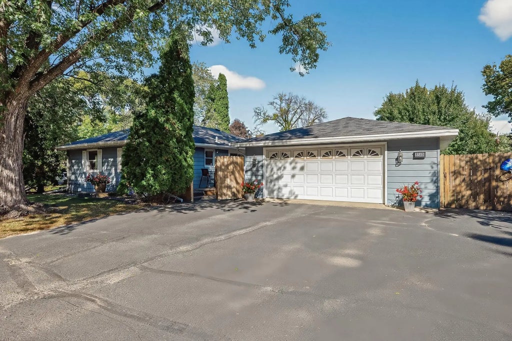 8549 Russell Avenue S, Bloomington