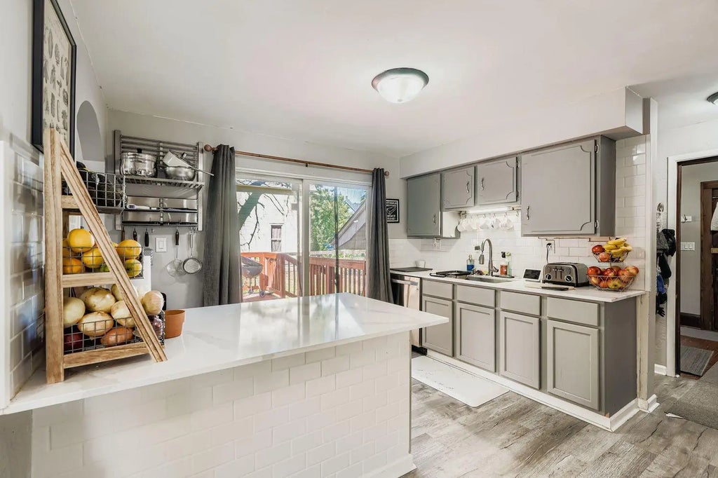 645 Gotzian Street, Saint Paul