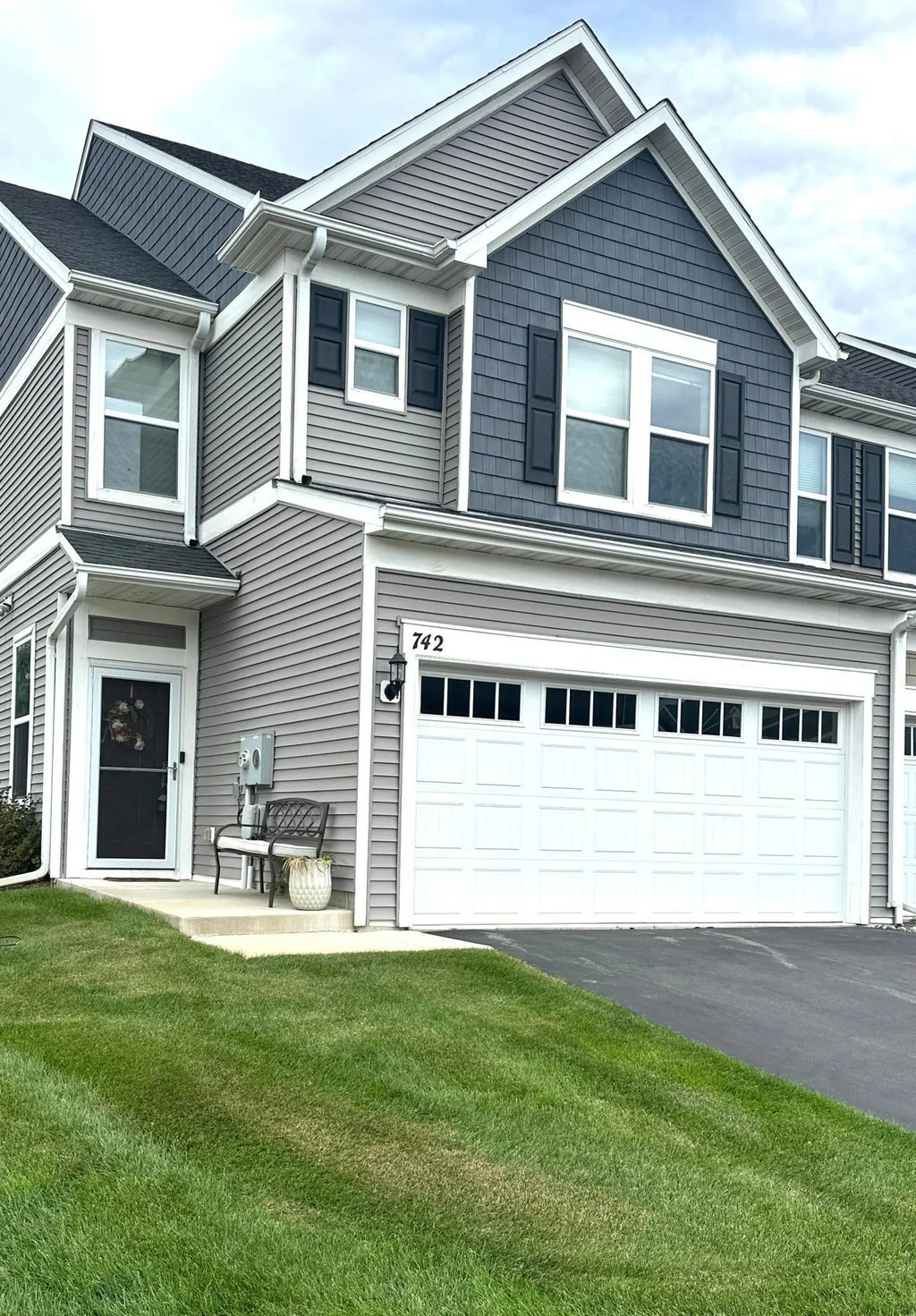 742 Maggie Way, Chanhassen