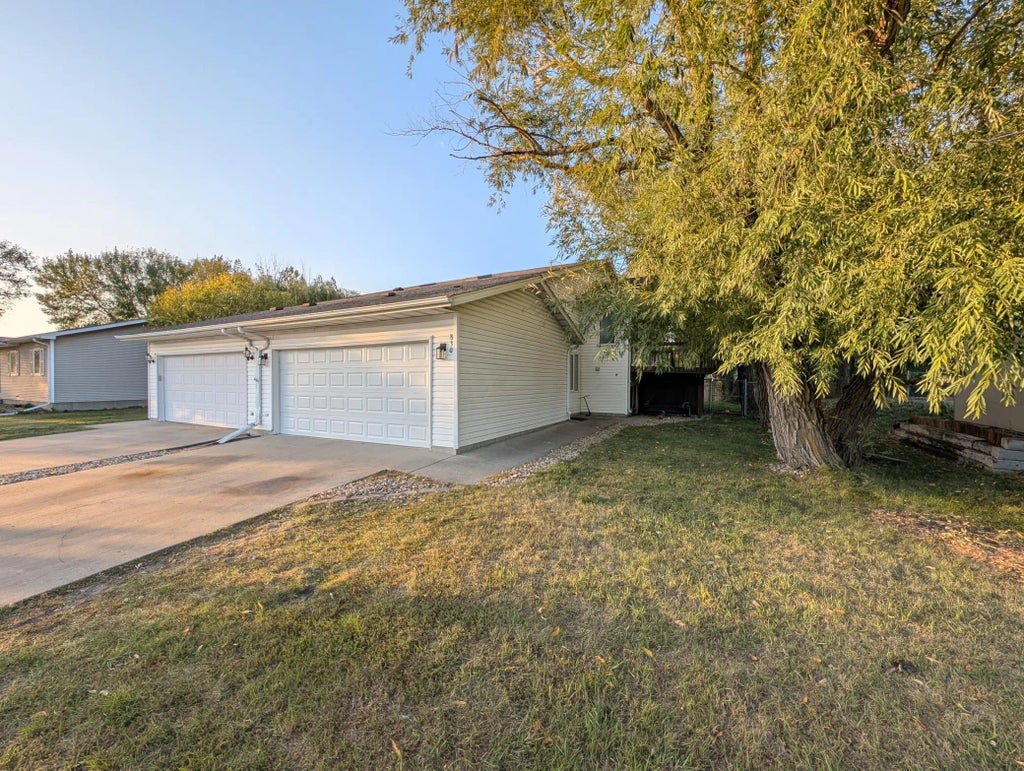 830 12th Avenue W, West Fargo