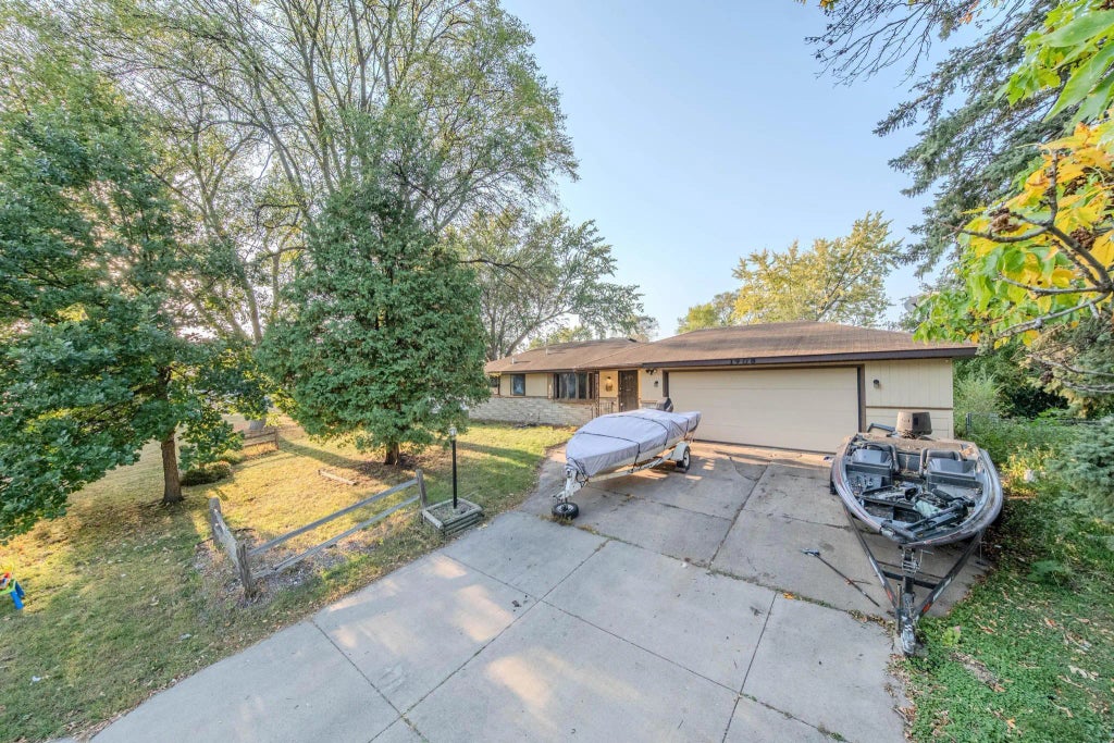 1908 Sugarloaf Trail, Brooklyn Park