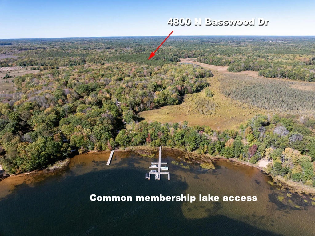 4800 N Basswood Drive, Webster