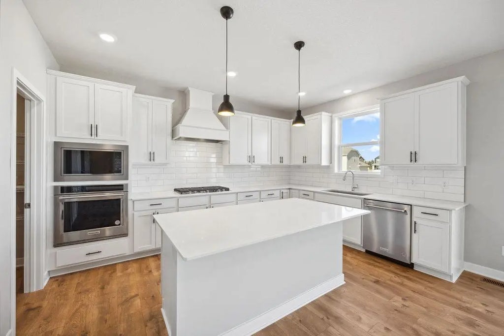 6090 Jensen Avenue South, Cottage Grove