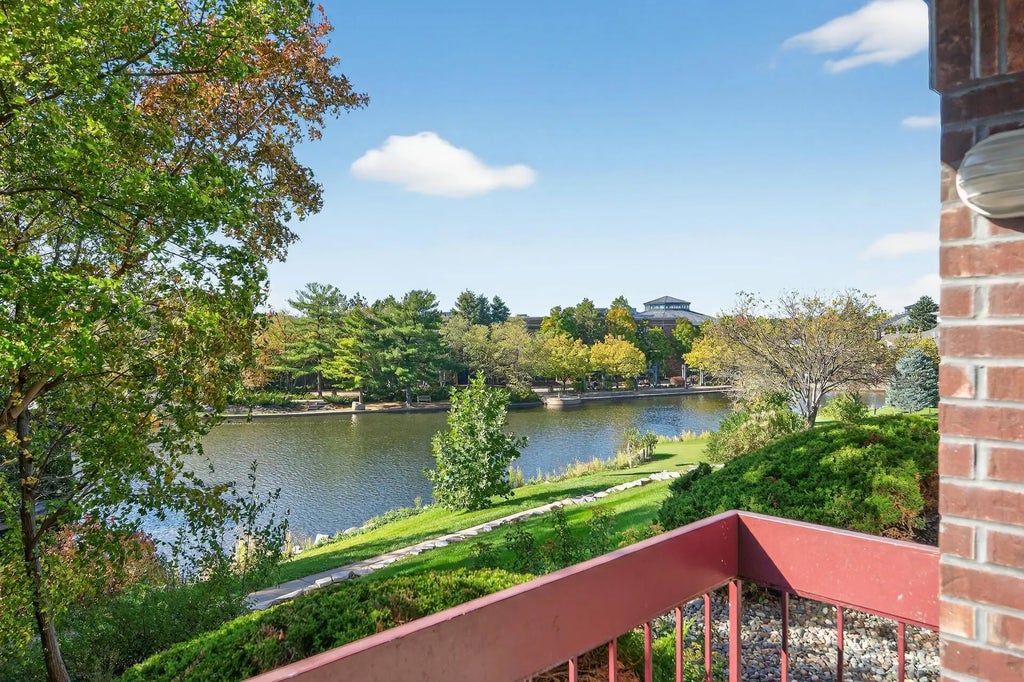 7540 Edinborough Way 1118, Edina