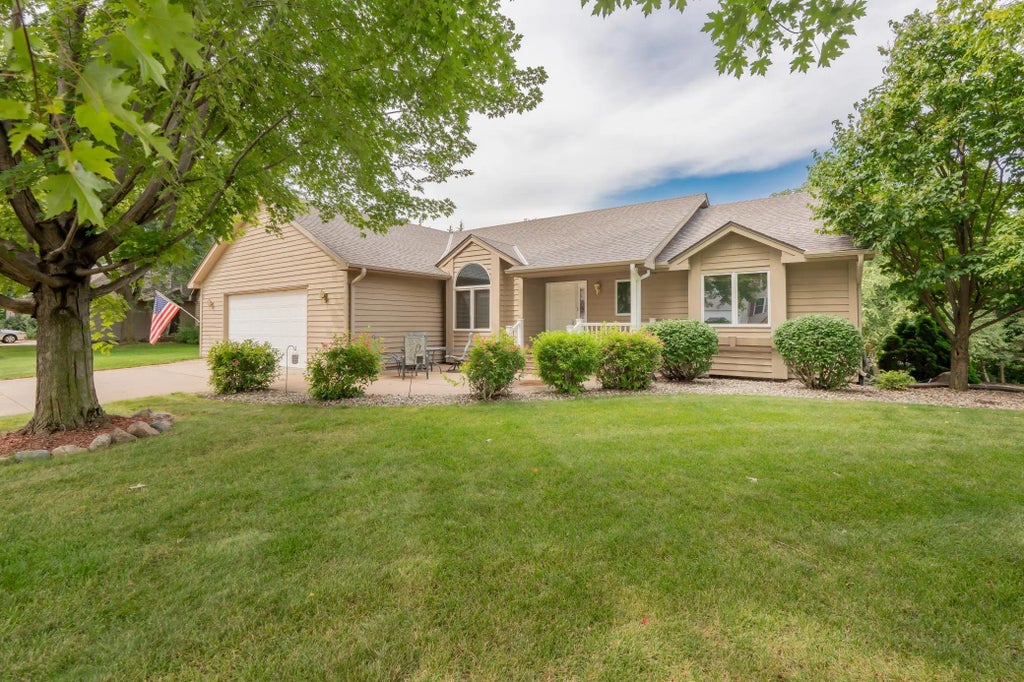 910 Deercreek Parkway, Belle Plaine