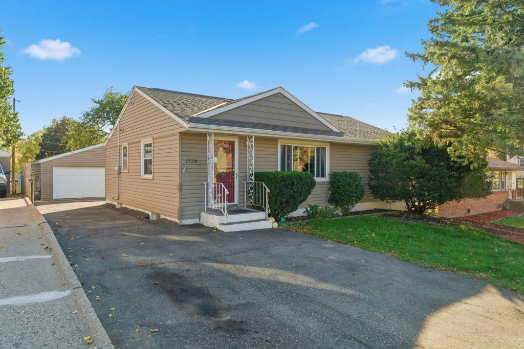 1726 Hyacinth Avenue E, Saint Paul