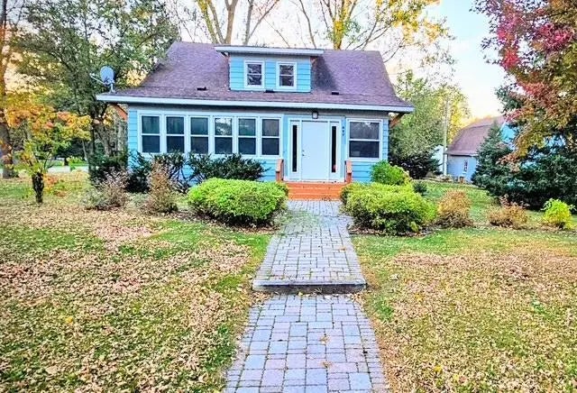 407 Main Avenue, Carlos