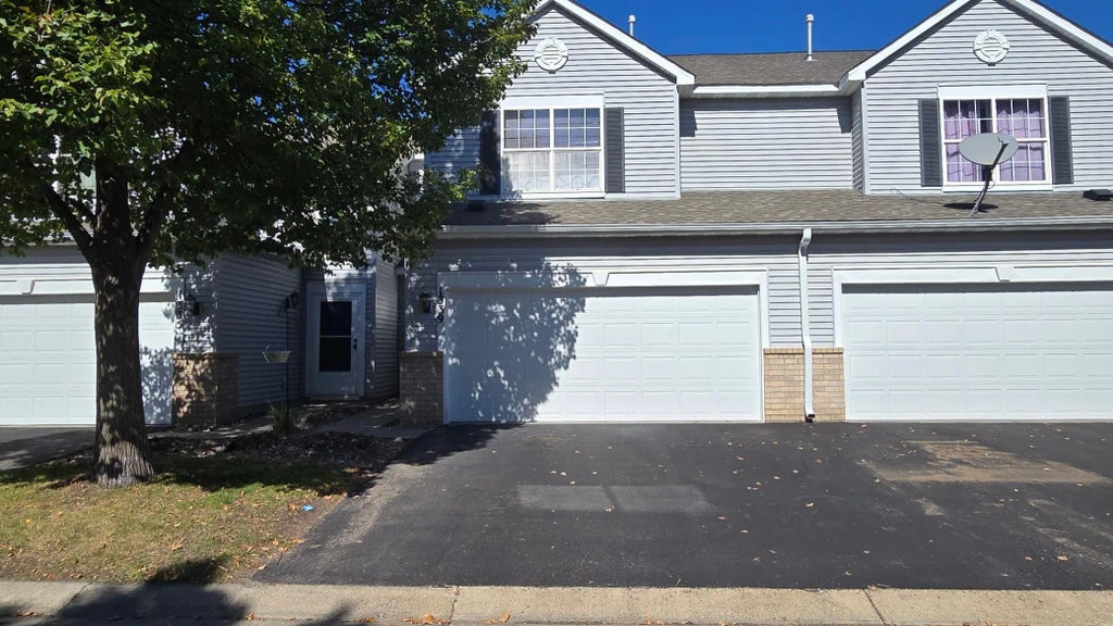 1339 Yorkshire Lane, Shakopee