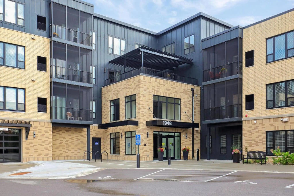 1948 W Wayzata Boulevard 308, Long Lake