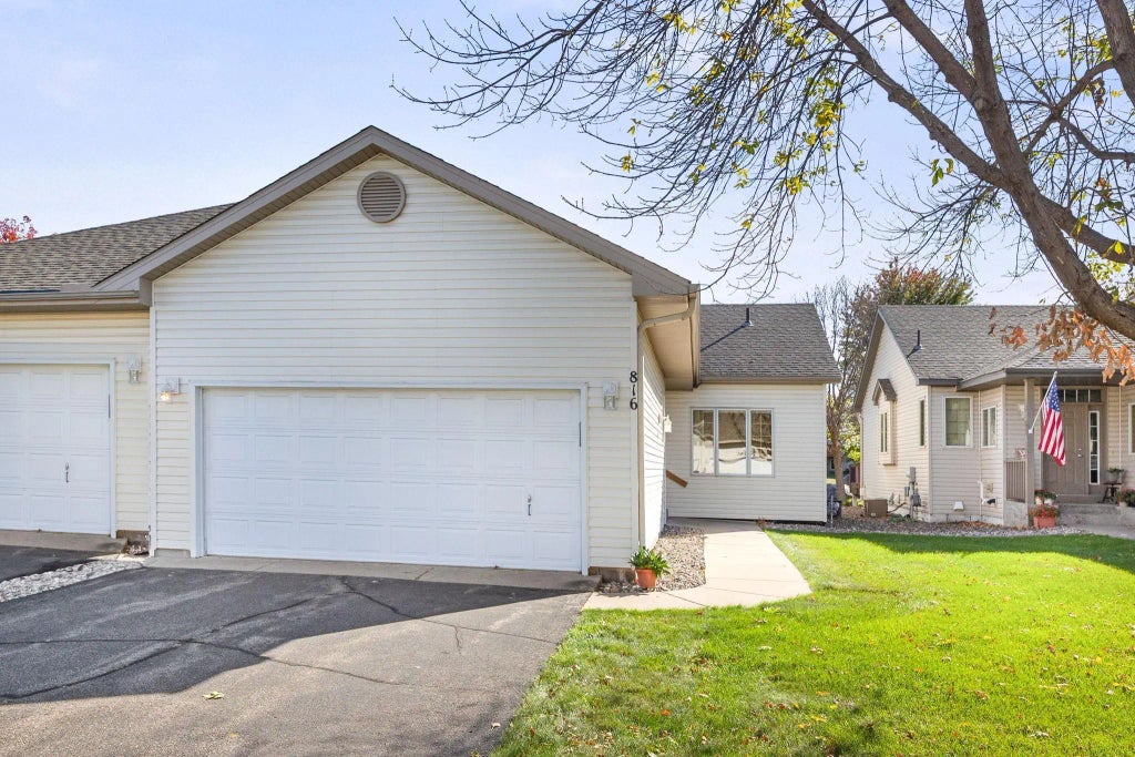 816 Regent Drive, Shakopee