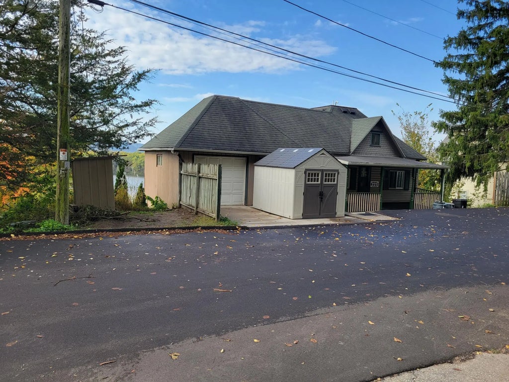 223 S Hill Street, Fountain City