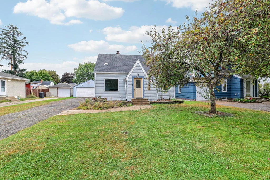 698 Larpenteur Avenue W, Saint Paul