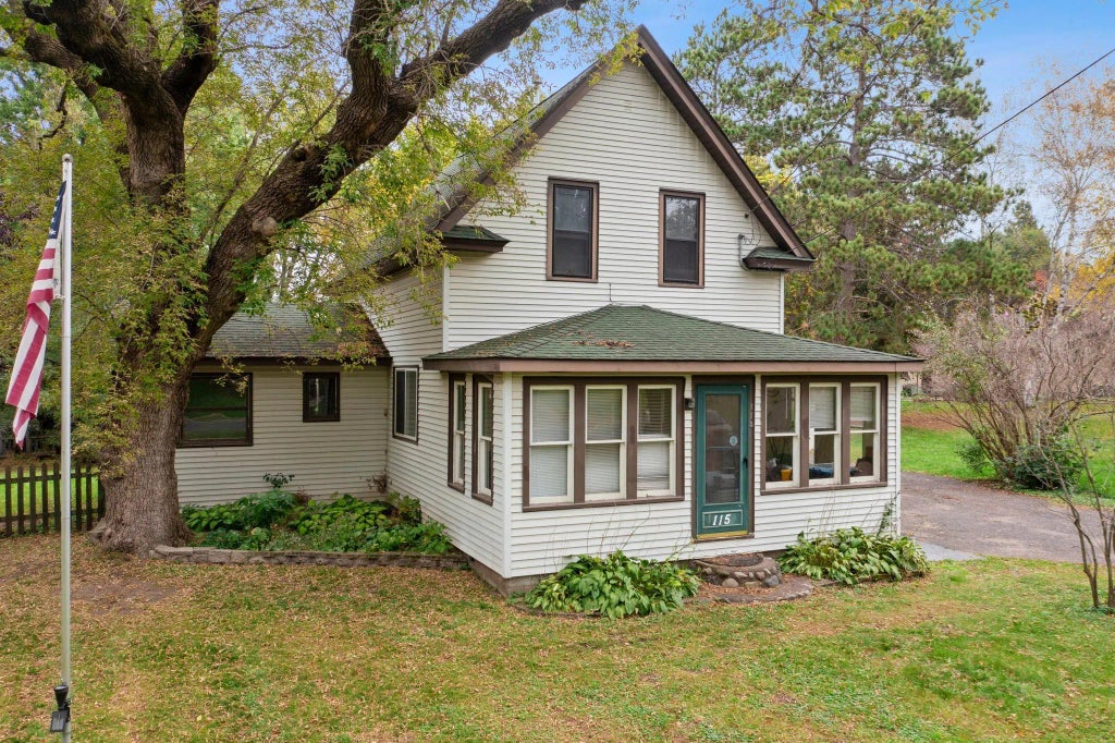 115 E Dresser Street, Dresser