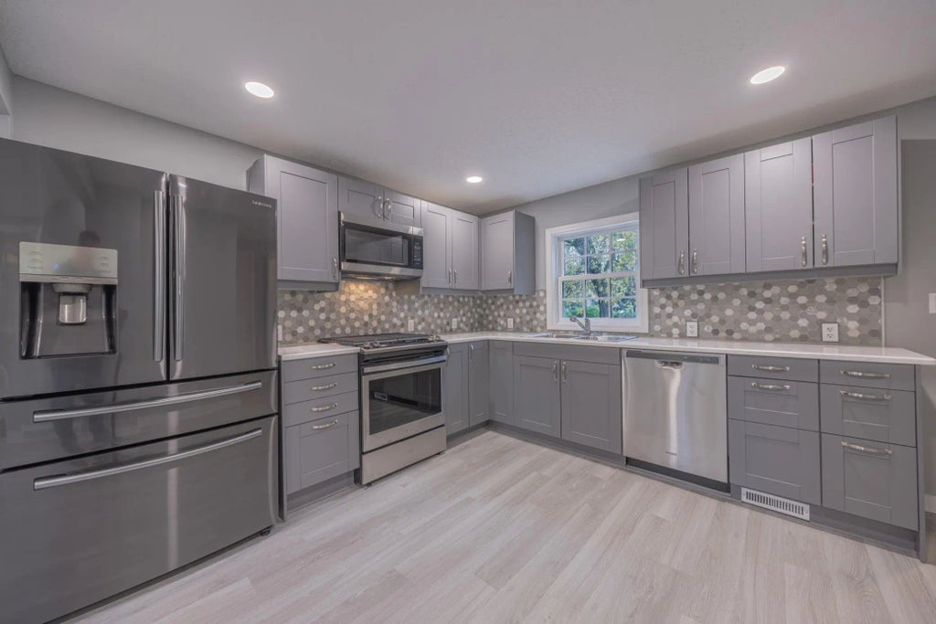 406 11th Street N, Kerkhoven