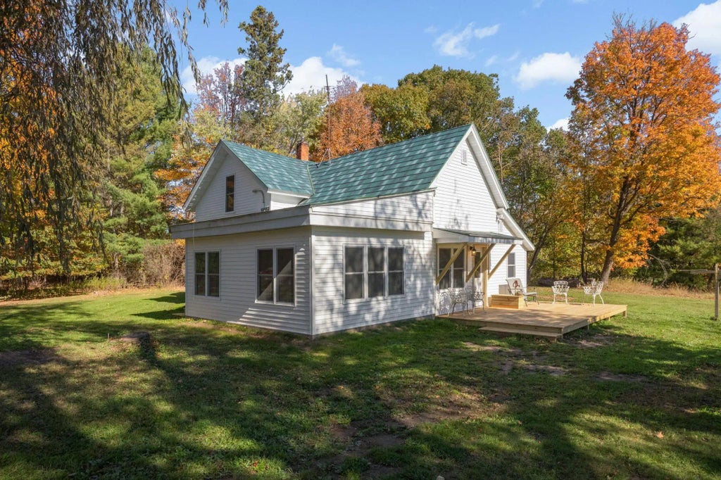 10939 Silver Lake Road, Wood River Twp