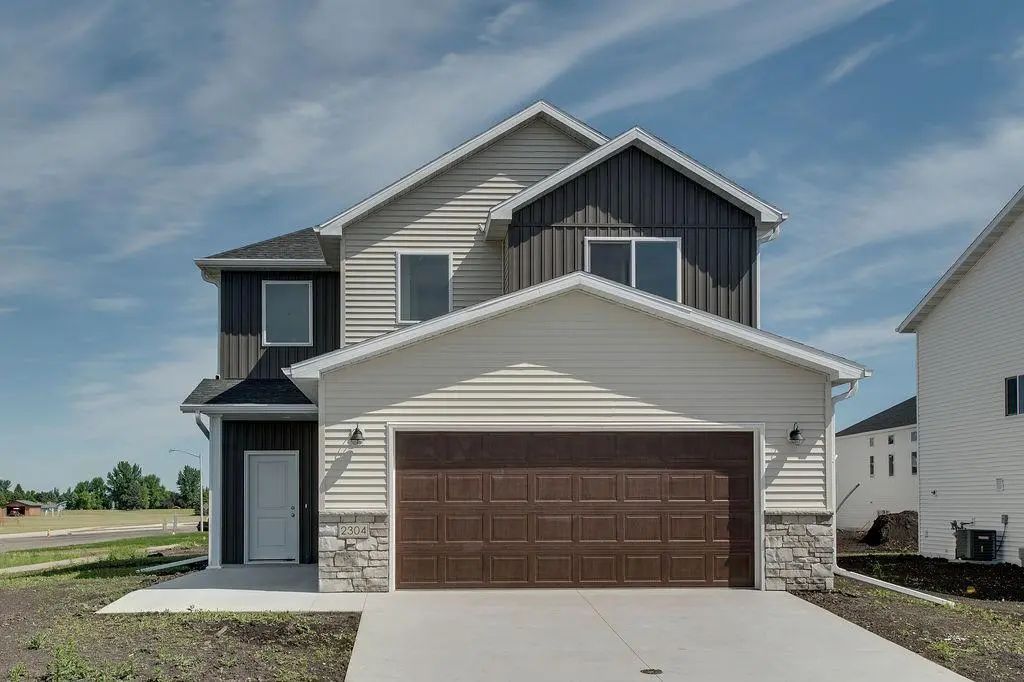 2304 37 Avenue S, Moorhead