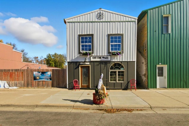 120 Central Avenue N, Watkins