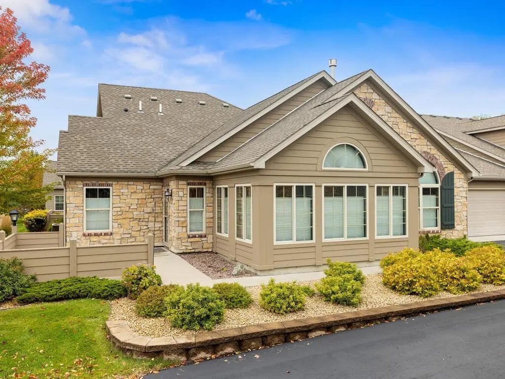 24046 Rivers Edge Road, Rogers