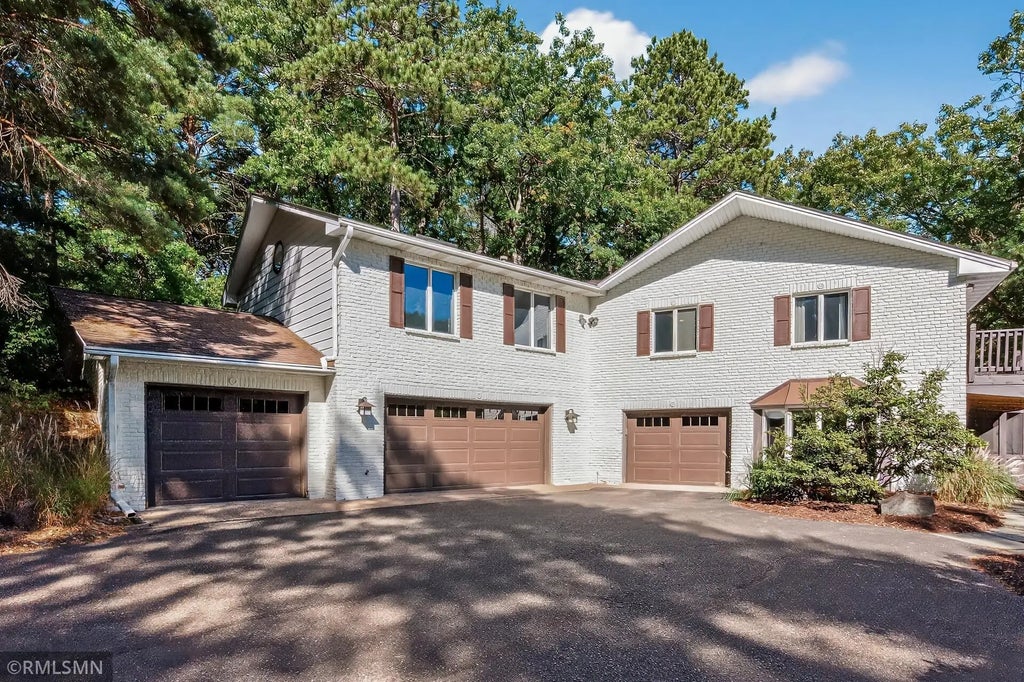 41 Evergreen Road, Dellwood