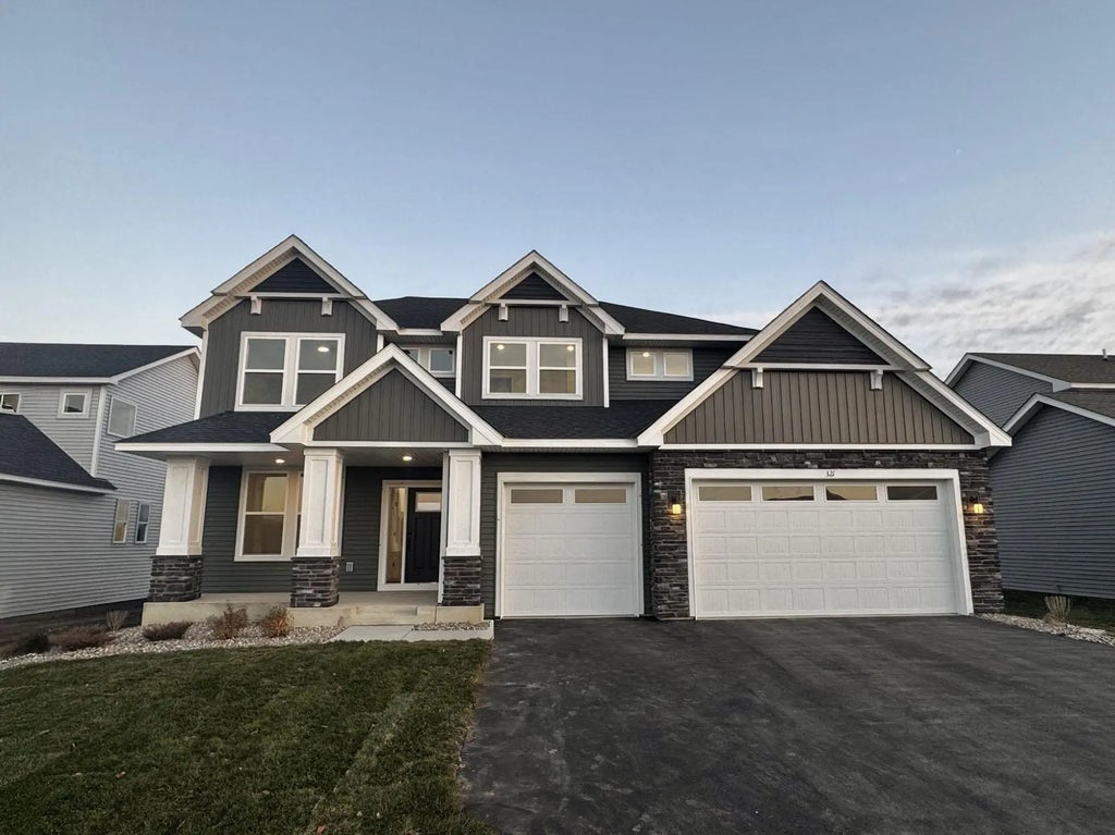 321 Ravencroft Road, Waconia