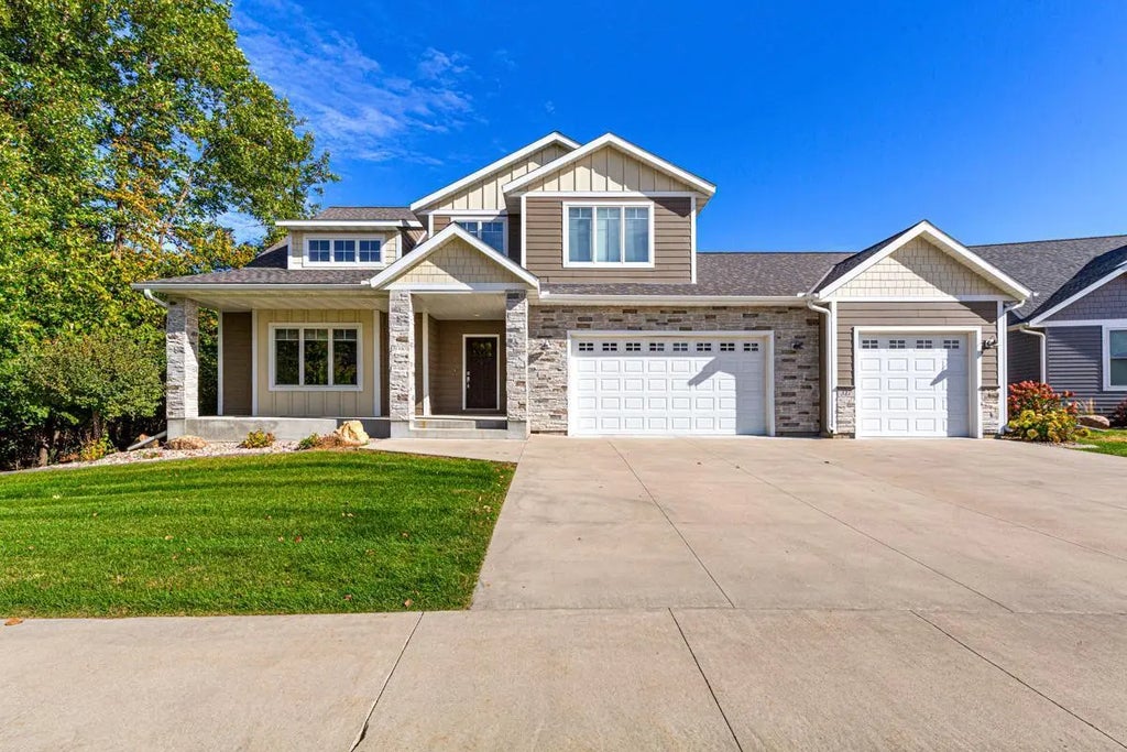 317 Oak Marsh Drive, Mankato