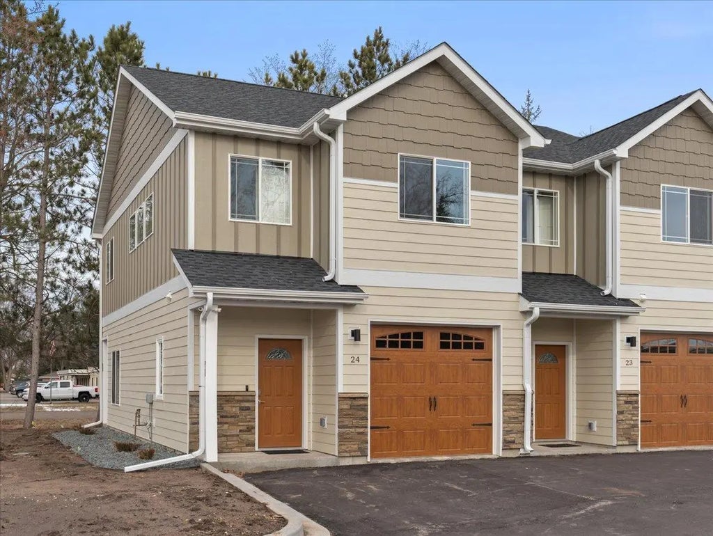 425 W 8th Street 20, New Richmond