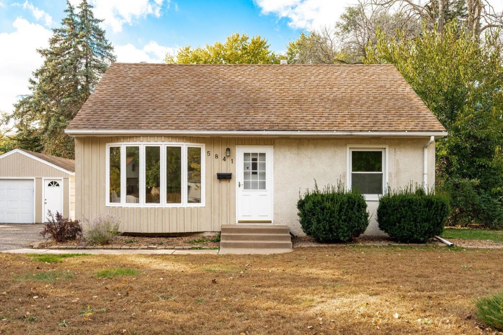 5841 Maryland Avenue N, Crystal