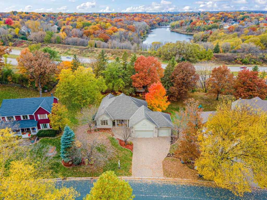 1497 Kings Wood Road, Eagan