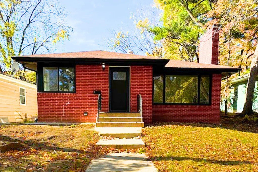 2735 Upton Avenue N, Minneapolis