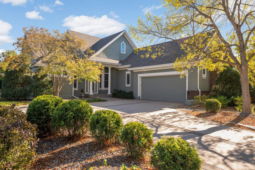 1540 Waterford Court, Golden Valley