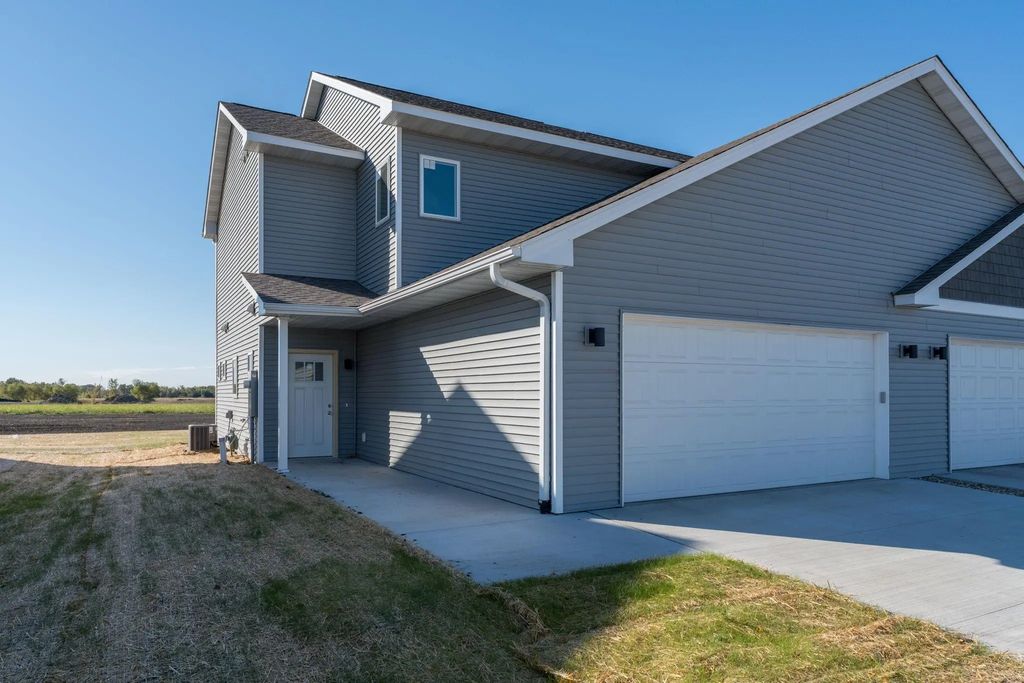 3117 & 3119 Noble Drive, Mankato